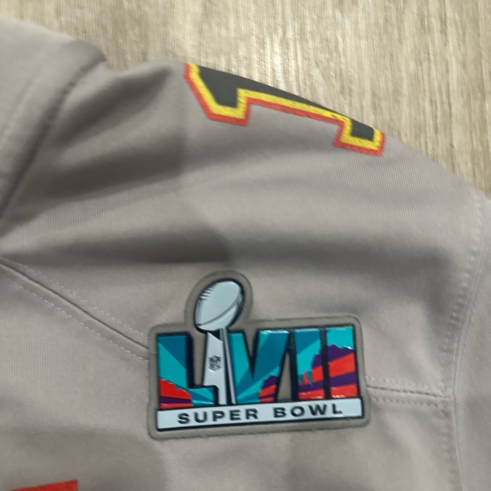 Gray Nike Chiefs Jersey with NFL Logo - Picture 3 of 8